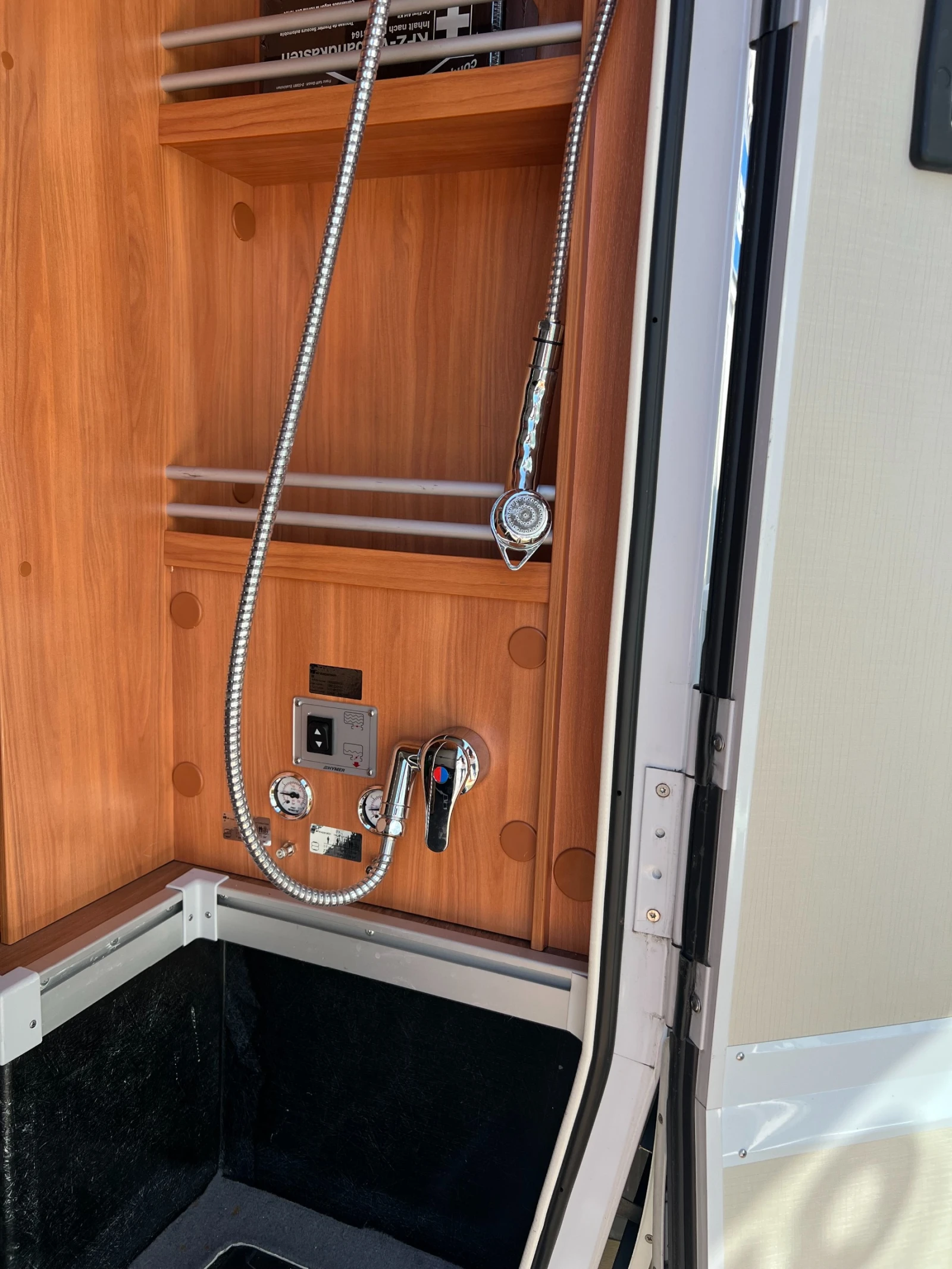 Кемпер HYMER / ERIBA MLT 580 SAT  АВТОМАТИК КЛИМАТИК, снимка 15 - Каравани и кемпери - 53832678