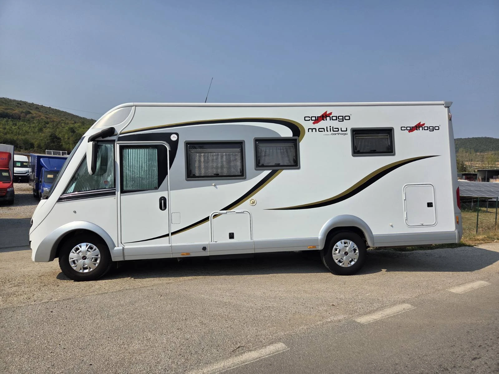 Кемпер Carthago Malibu 440QB до 3, 5 ТОНА 19800КМ. ШВЕЙЦАРИЯ, снимка 4 - Каравани и кемпери - 56067100