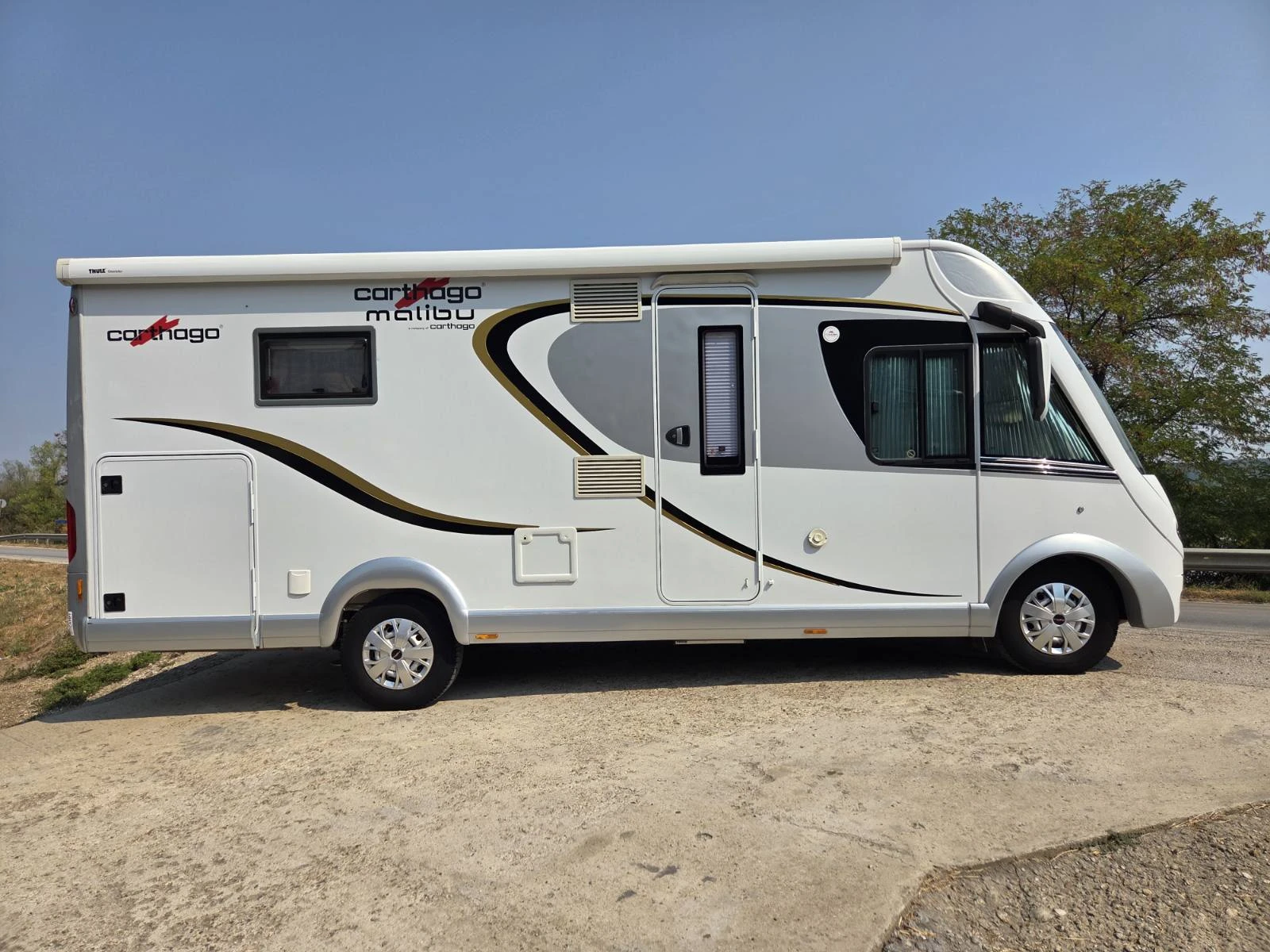 Кемпер Carthago Malibu 440QB до 3, 5 ТОНА 19800КМ. ШВЕЙЦАРИЯ, снимка 3 - Каравани и кемпери - 56067100