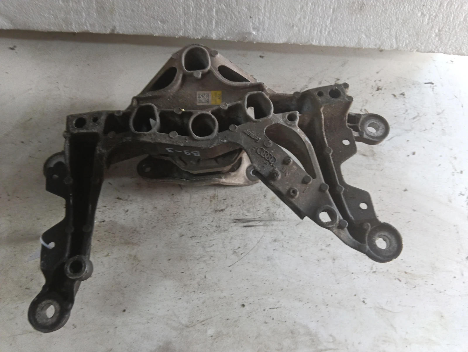 планка СК КУТ 8W0399262 8W0399118B 2.0TFSI РЪЧНА Audi A4