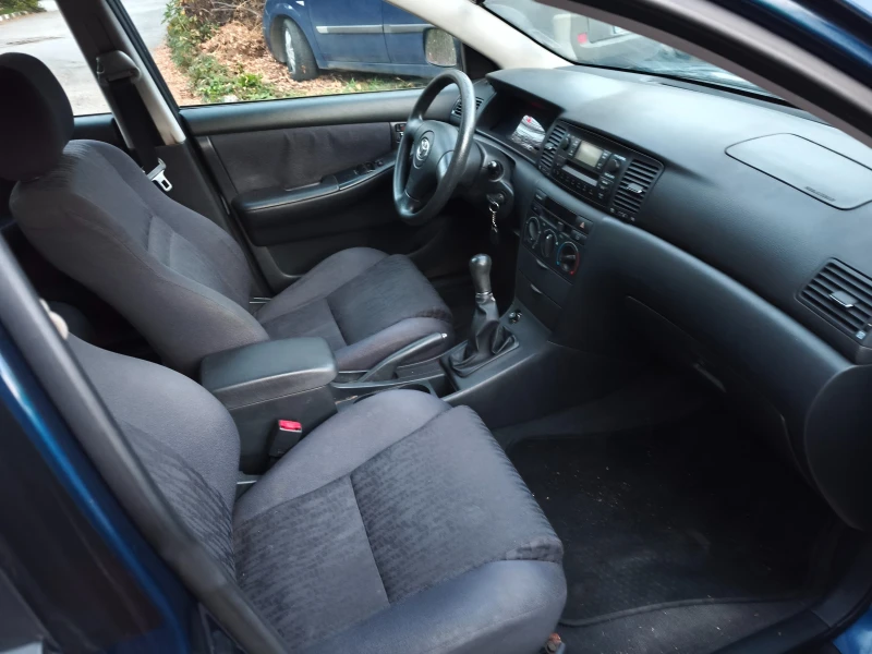 Toyota Corolla 1.6, снимка 5 - Автомобили и джипове - 47720861