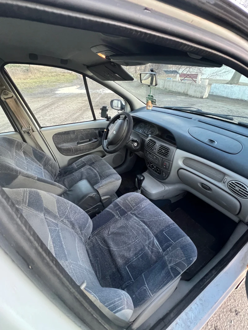 Renault Scenic 1.9 d. АВТОМАТИК, снимка 9 - Автомобили и джипове - 48731905