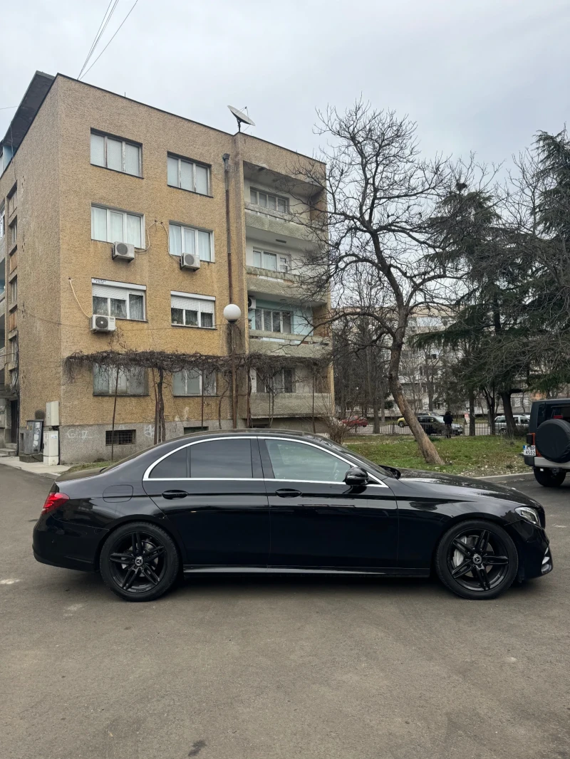 Mercedes-Benz E 220, снимка 4 - Автомобили и джипове - 49021577