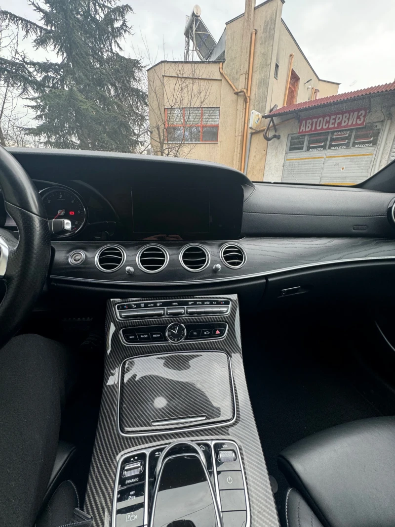 Mercedes-Benz E 220, снимка 9 - Автомобили и джипове - 49021577