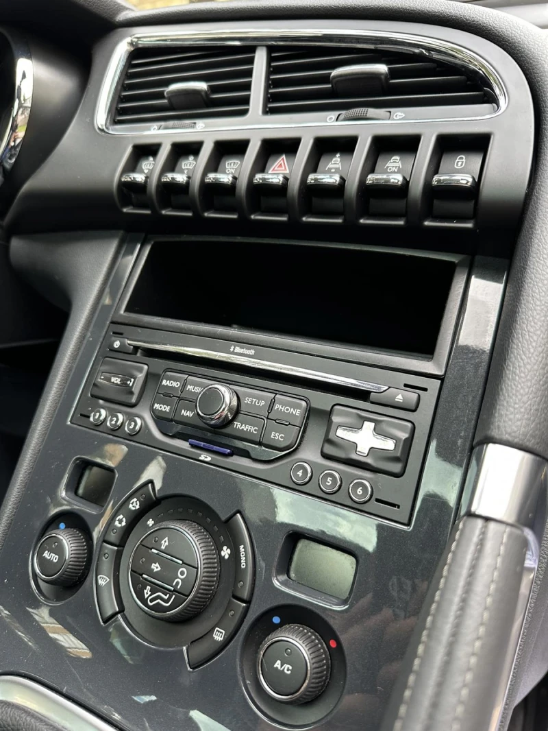 Peugeot 3008 1.6HDi* A/C* NAVI, снимка 10 - Автомобили и джипове - 50409508