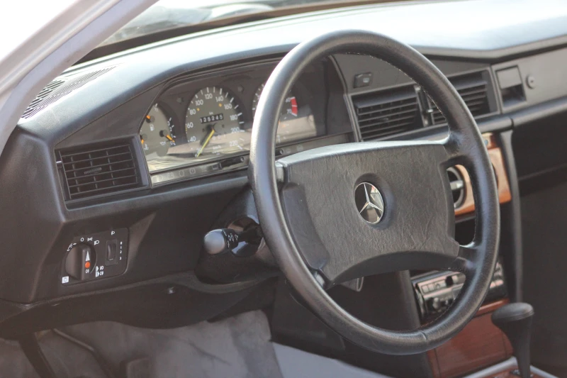 Mercedes-Benz 190 190 E, снимка 15 - Автомобили и джипове - 53250047