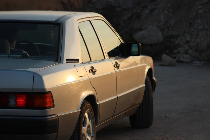 Mercedes-Benz 190 190 E, снимка 4 - Автомобили и джипове - 53250047