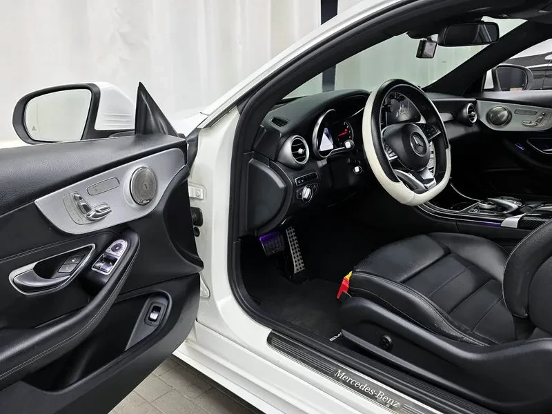 Mercedes-Benz C 200 COUPE, снимка 10 - Автомобили и джипове - 54863485