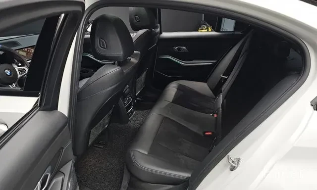 BMW 320 D * M SPORT * HEAD UP * KEYLESS * ШИБЕДАХ * , снимка 12 - Автомобили и джипове - 55492027