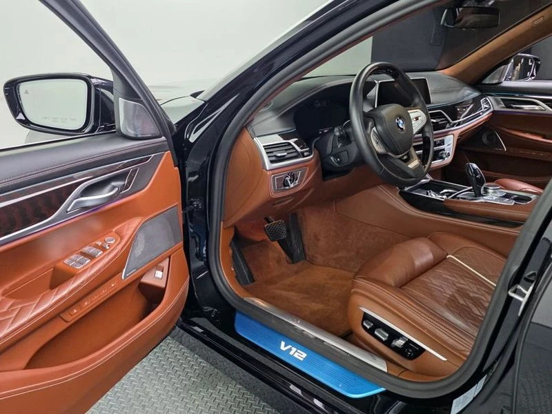 BMW 760 M760Li xDrive V12 Excellence| 601к.с.| ВКЛ.ТЕХНОТЕ, снимка 10 - Автомобили и джипове - 55624467