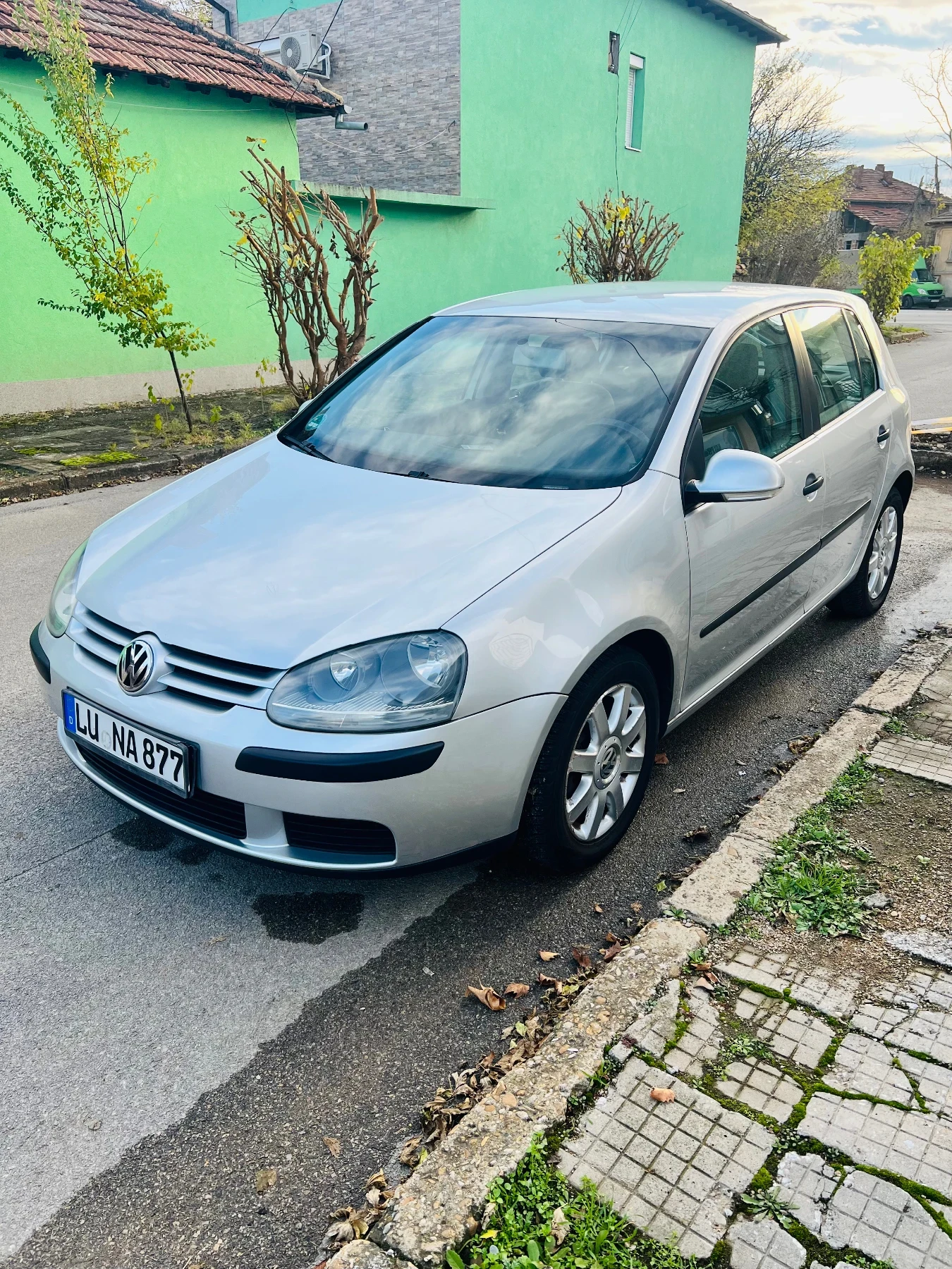 VW Golf 5 2003 год. 1.6 Бензин 115 к.с 6 скорости, снимка 1