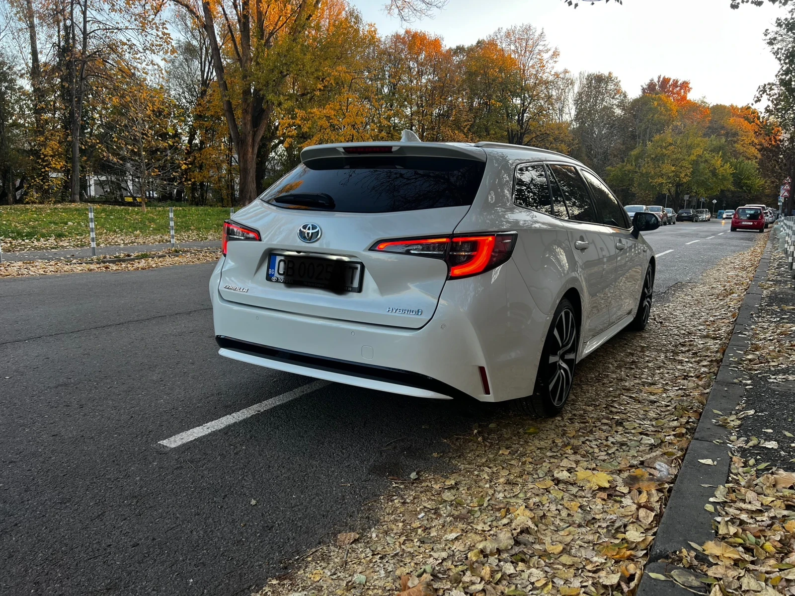 Toyota Corolla 1.8 HYBRID  - изображение 4