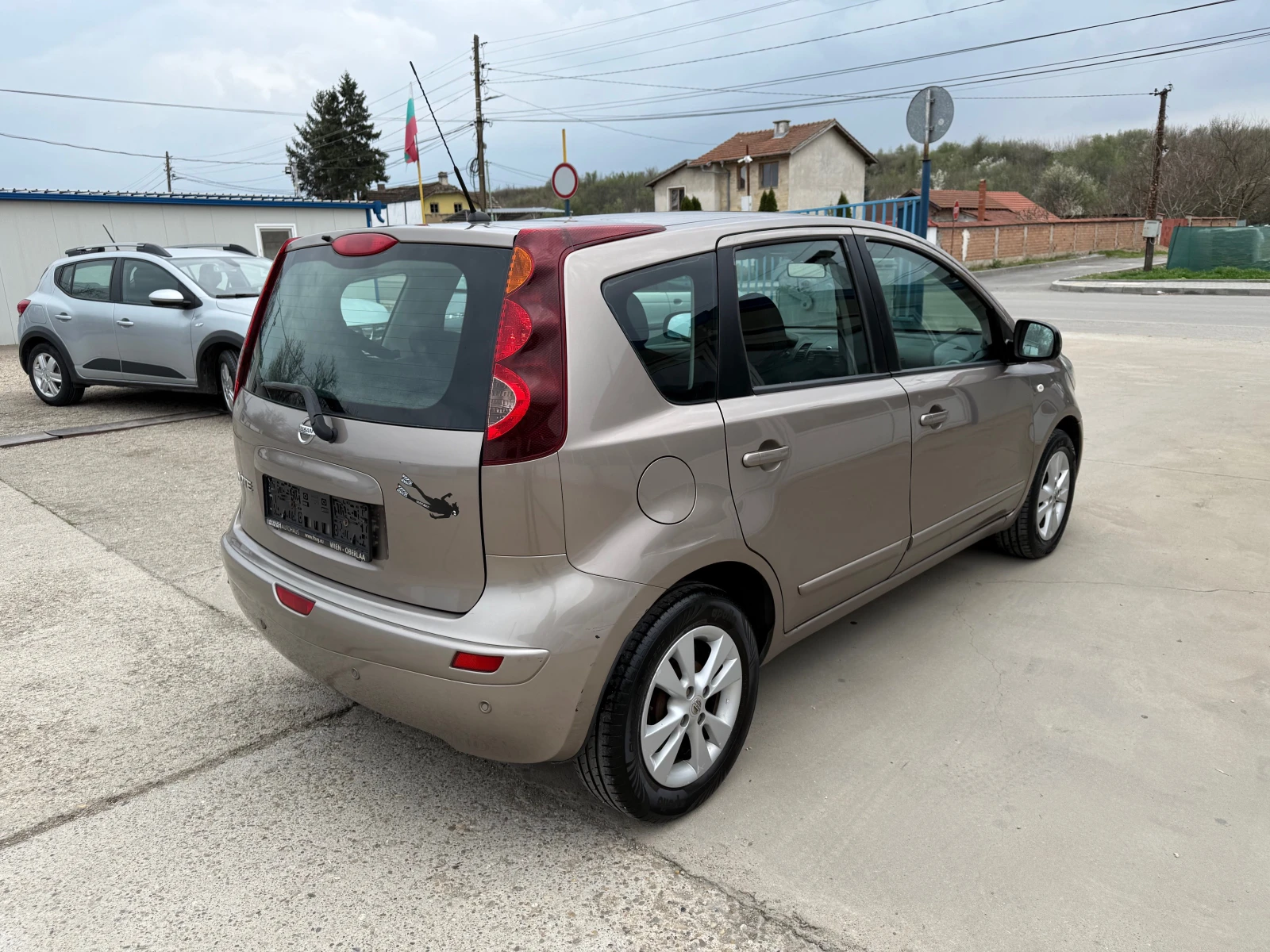 Nissan Note 1.4i - изображение 5