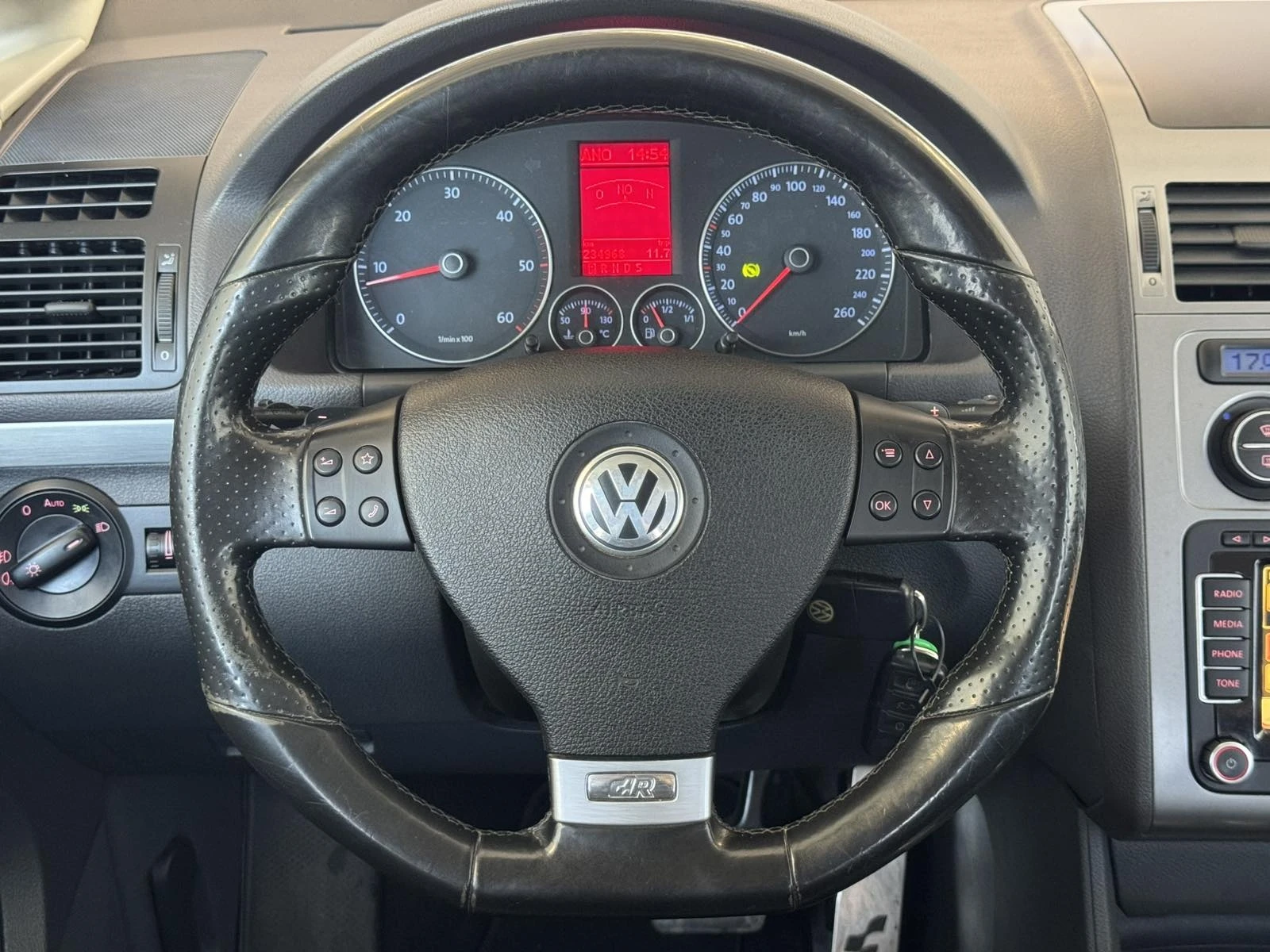 VW Touran 2.0 TDI 170к.с.EDITION  R - изображение 10