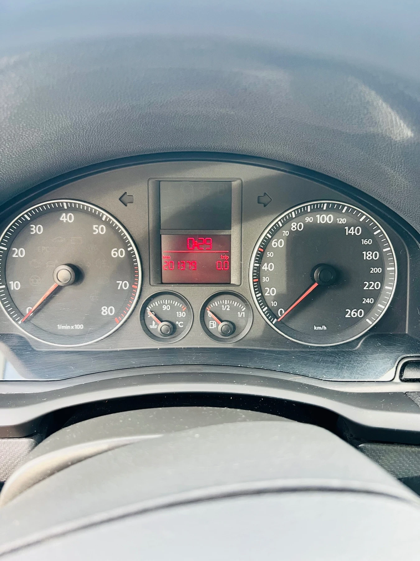 VW Golf 5 2003 год. 1.6 Бензин 115 к.с 6 скорости - изображение 10