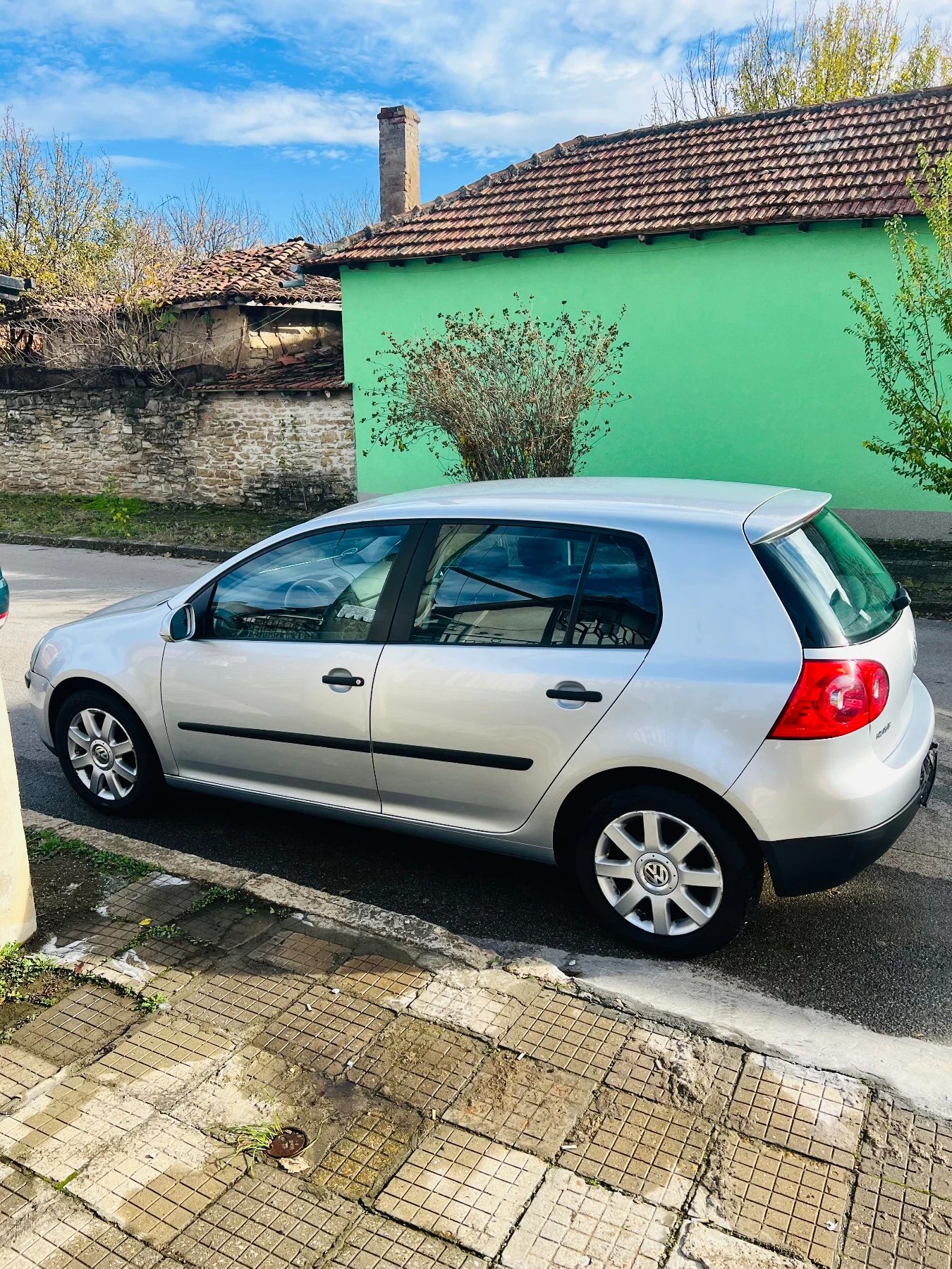 VW Golf 5 2003 год. 1.6 Бензин 115 к.с 6 скорости - изображение 8