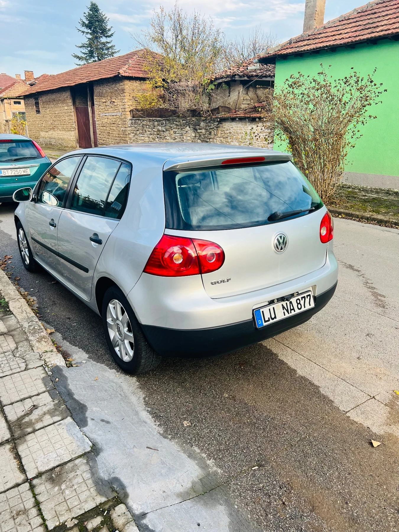 VW Golf 5 2003 год. 1.6 Бензин 115 к.с 6 скорости - изображение 5