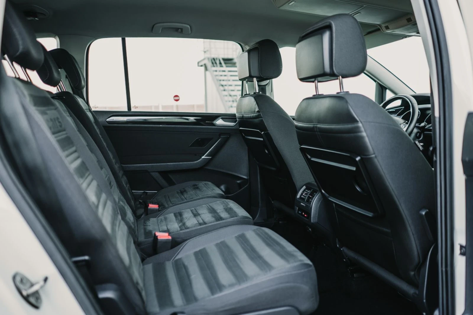 VW Touran 2.0TDI DSG, снимка 14 - Автомобили и джипове - 53244754