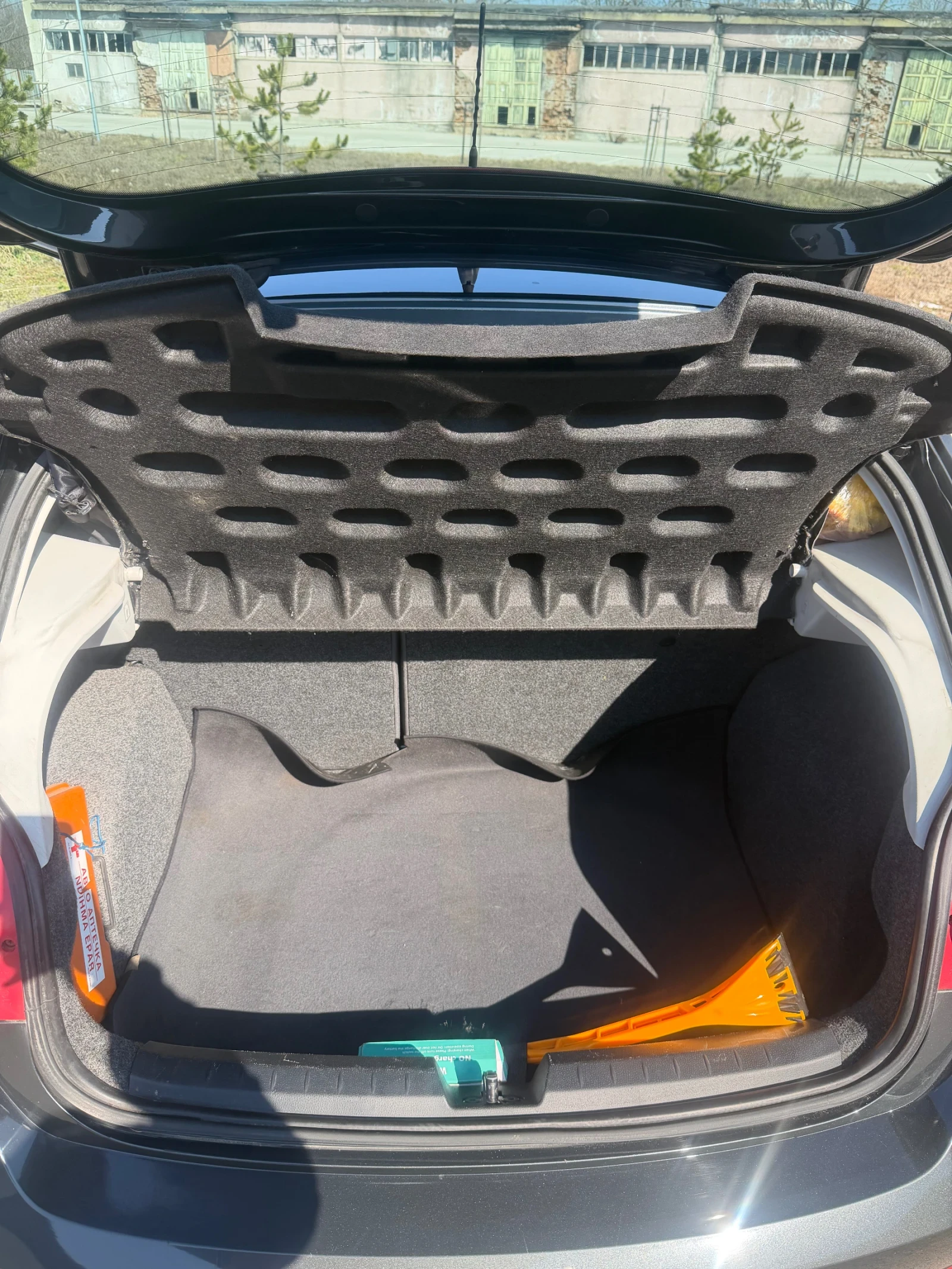 Seat Ibiza 1.6 TDI, снимка 11 - Автомобили и джипове - 53750342