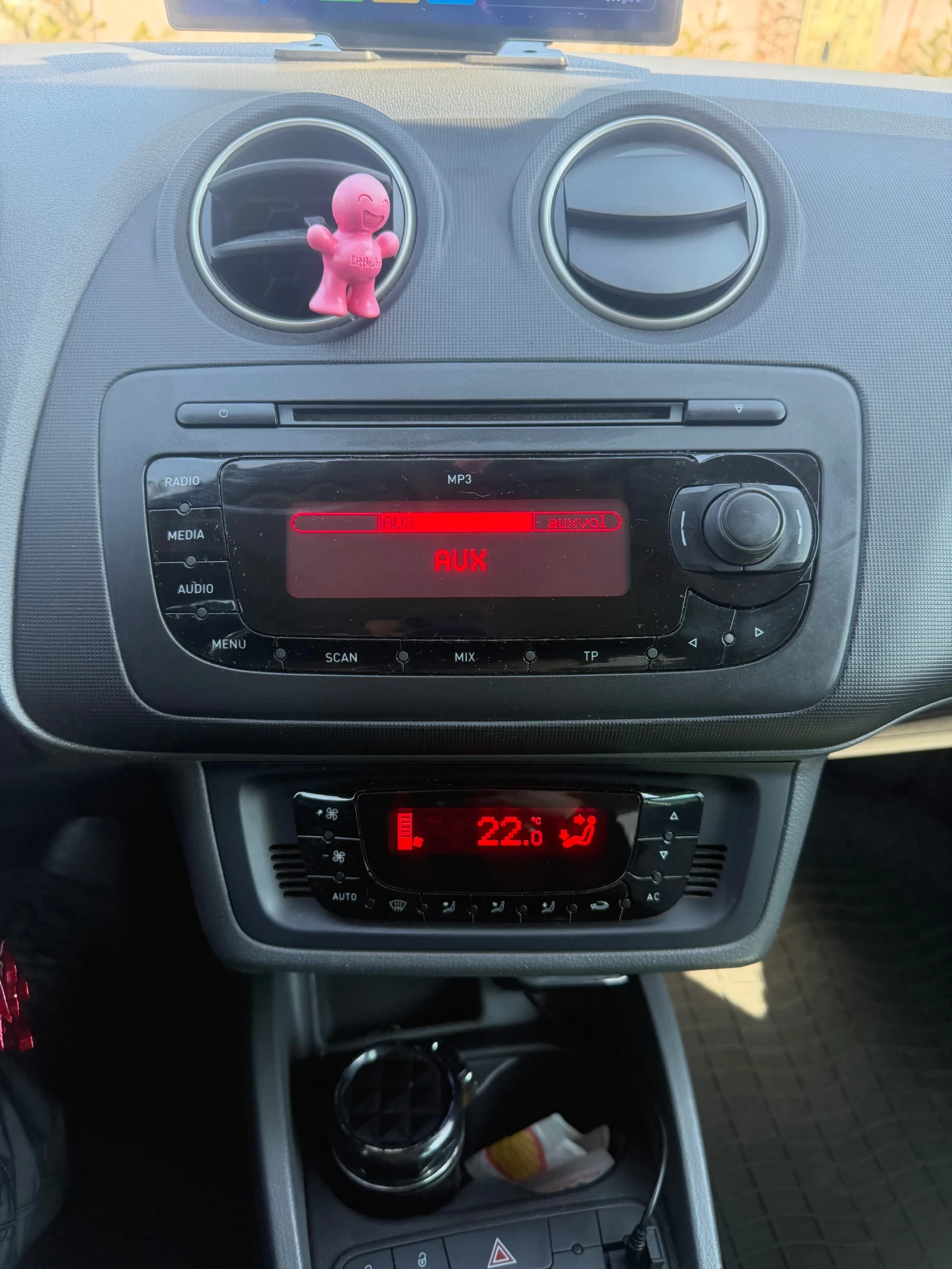 Seat Ibiza 1.6 TDI, снимка 9 - Автомобили и джипове - 53750342