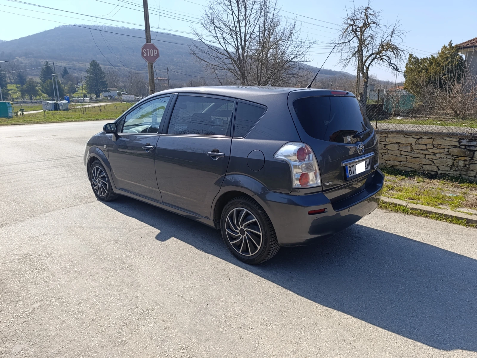 Toyota Corolla verso 2.2 D4D, снимка 2 - Автомобили и джипове - 53851177