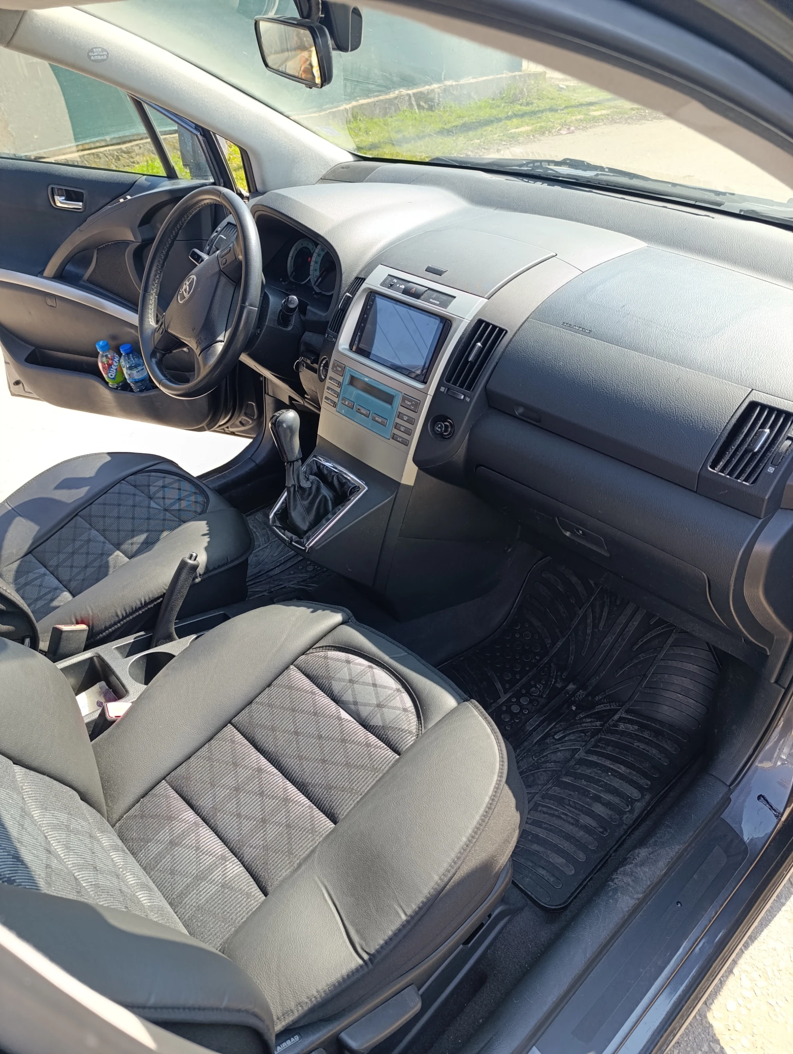 Toyota Corolla verso 2.2 D4D, снимка 6 - Автомобили и джипове - 53851177