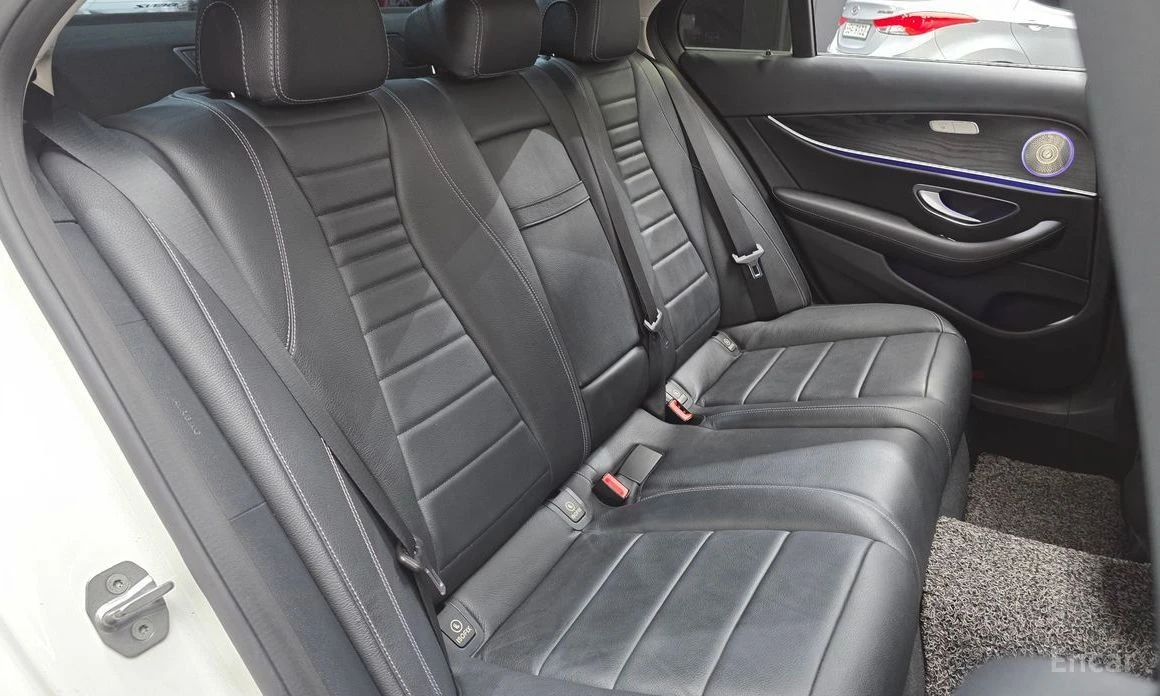 Mercedes-Benz E 300, снимка 12 - Автомобили и джипове - 53954479