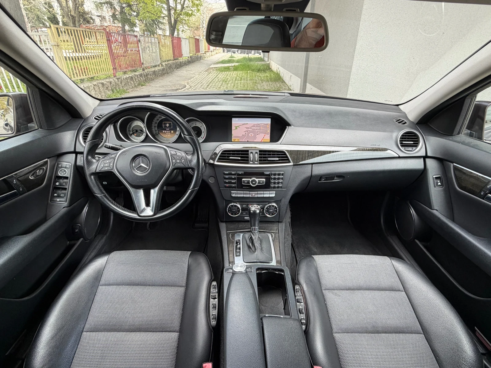 Mercedes-Benz C 300 Facelift, снимка 8 - Автомобили и джипове - 54260400