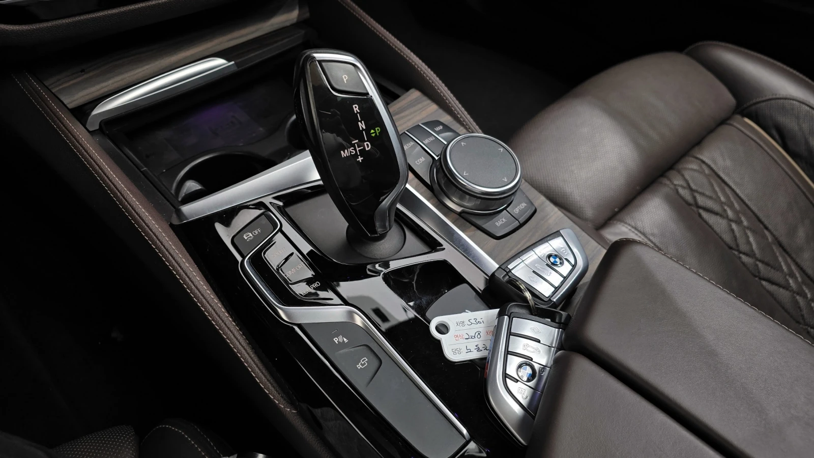 BMW 530 xDrive M Sport Plus, снимка 7 - Автомобили и джипове - 54644219