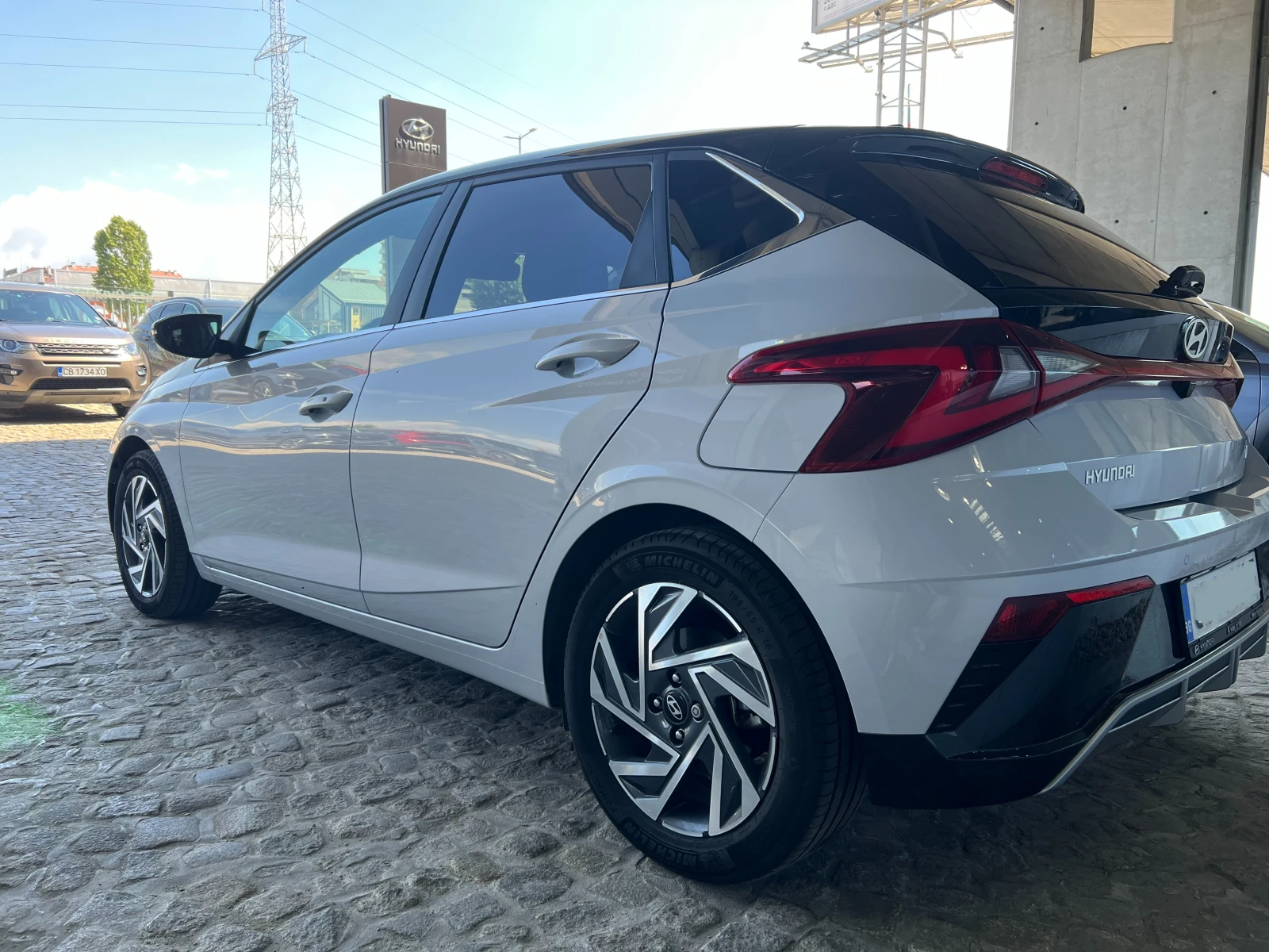 Hyundai I20 Exclusive T-GDI (сив с черен покрив), BOSE, снимка 4 - Автомобили и джипове - 54972077