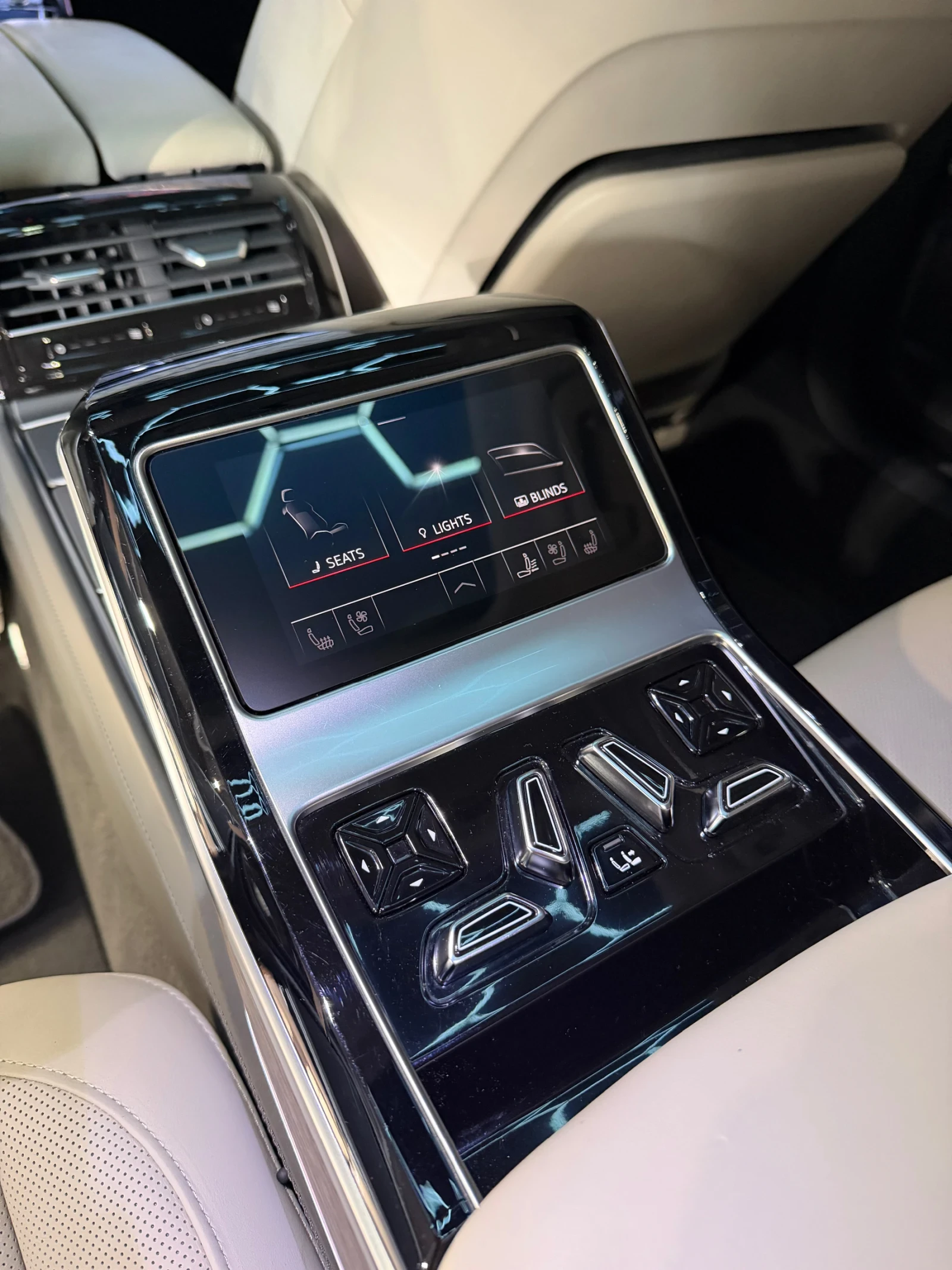 Audi A8 60 TFSI LONG PLUG-IN  * FULL Екстри* HEAD UP* B&O*, снимка 6 - Автомобили и джипове - 55097311