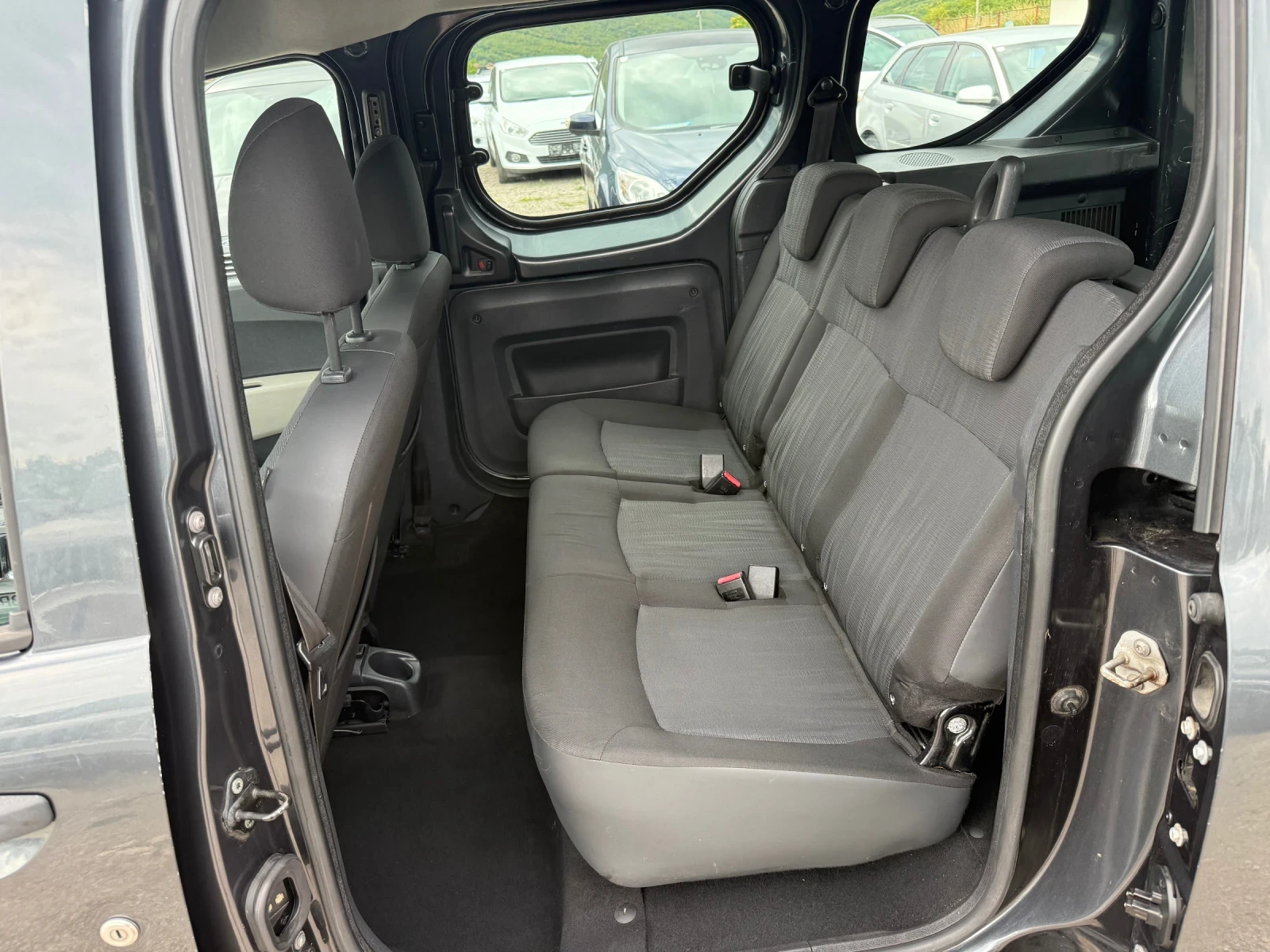 Dacia Dokker 1.5 DCI ПЪТНИЧЕСКИ, снимка 12 - Автомобили и джипове - 55374846