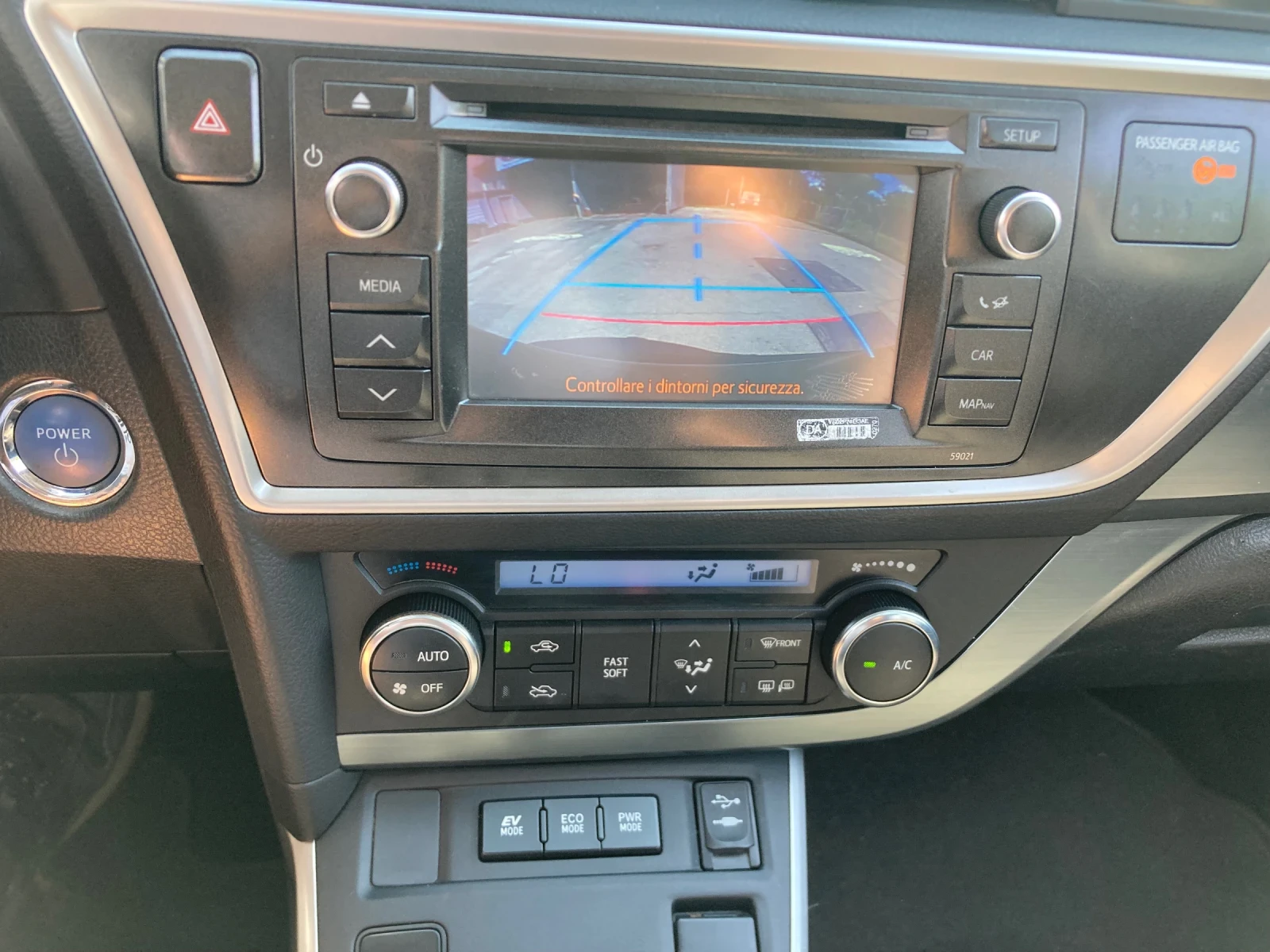 Toyota Auris 1.8 Hibrid 126000km Avtomat, снимка 10 - Автомобили и джипове - 55574417