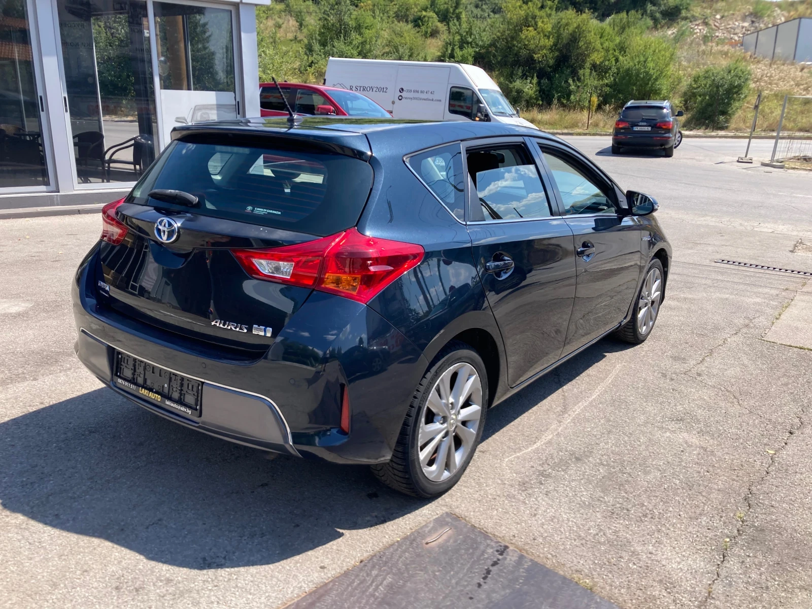 Toyota Auris 1.8 Hibrid 126000km Avtomat, снимка 4 - Автомобили и джипове - 55574417
