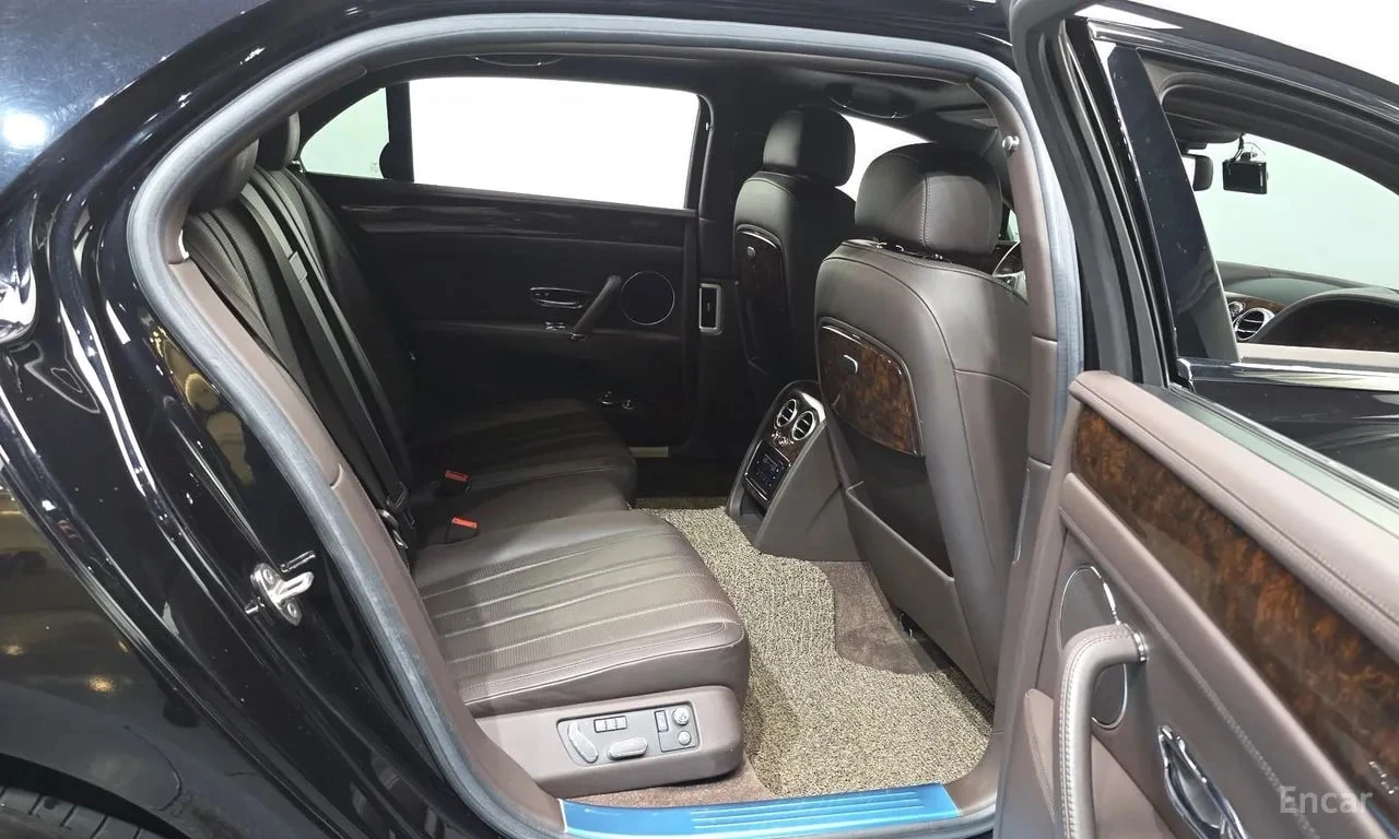 Bentley Flying Spur 4.0 , снимка 12 - Автомобили и джипове - 55879626