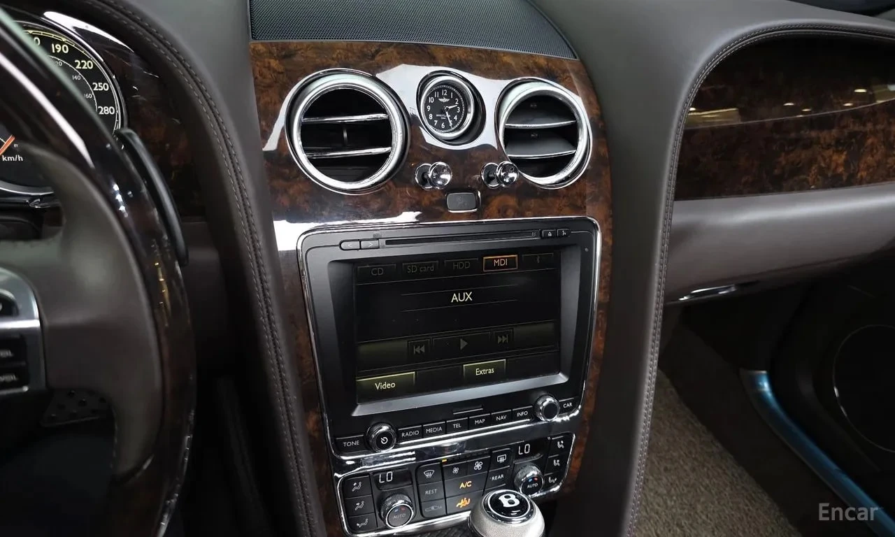 Bentley Flying Spur 4.0 , снимка 15 - Автомобили и джипове - 55879626