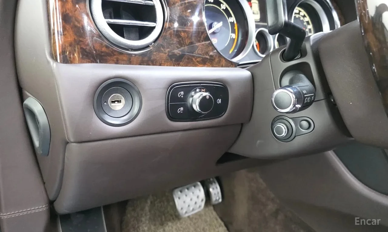 Bentley Flying Spur 4.0 , снимка 14 - Автомобили и джипове - 55879626