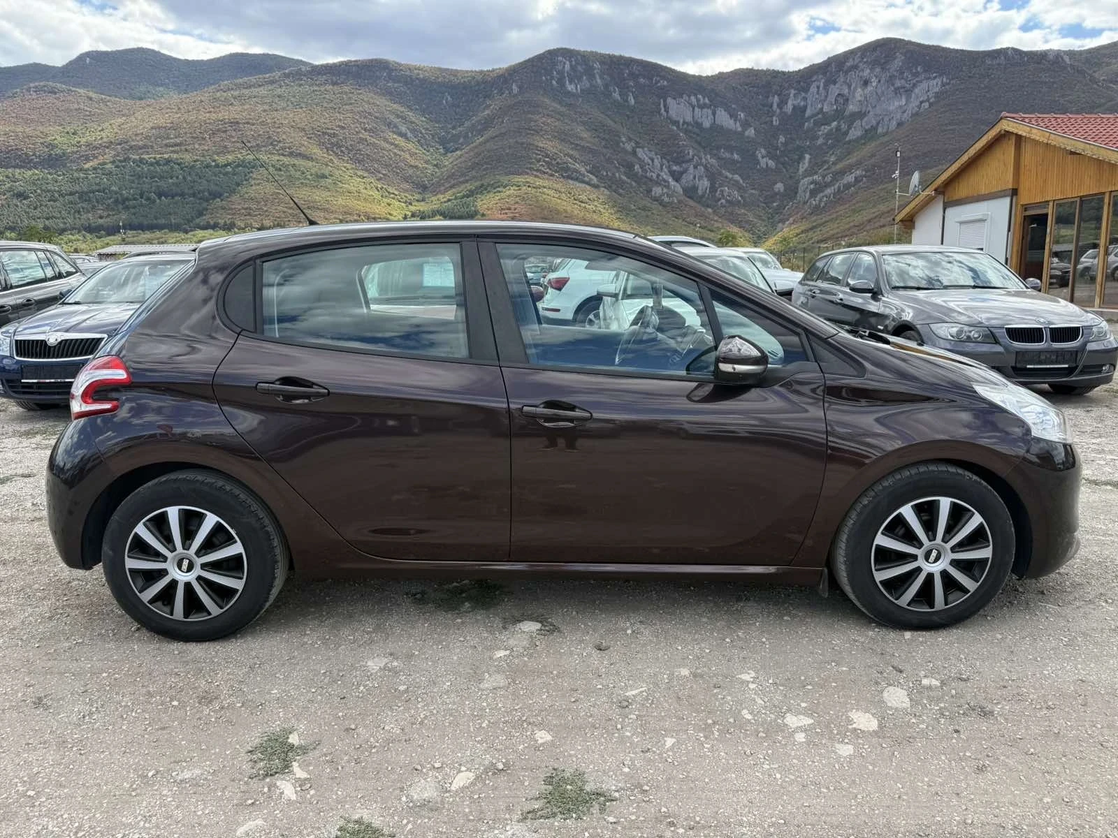 Peugeot 208 1.6 HDI 92 к.с. УНИКАТ, снимка 6 - Автомобили и джипове - 56216739