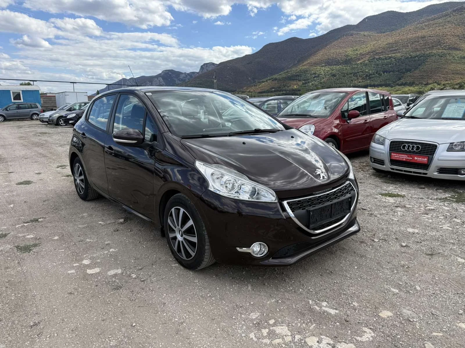 Peugeot 208 1.6 HDI 92 к.с. УНИКАТ, снимка 4 - Автомобили и джипове - 56216739