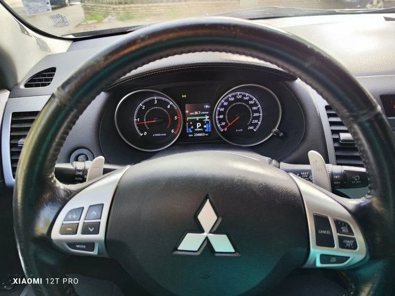 Mitsubishi Outlander, снимка 15 - Автомобили и джипове - 47357388