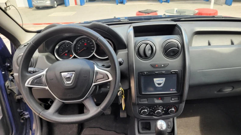 Dacia Duster, снимка 9 - Автомобили и джипове - 52539478