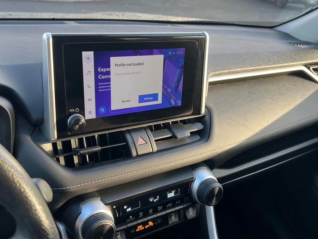 Toyota Rav4 2023 LE * CARFAX * БЕЗ ПЪРВОНАЧАЛНА ВНОСКА - изображение 9