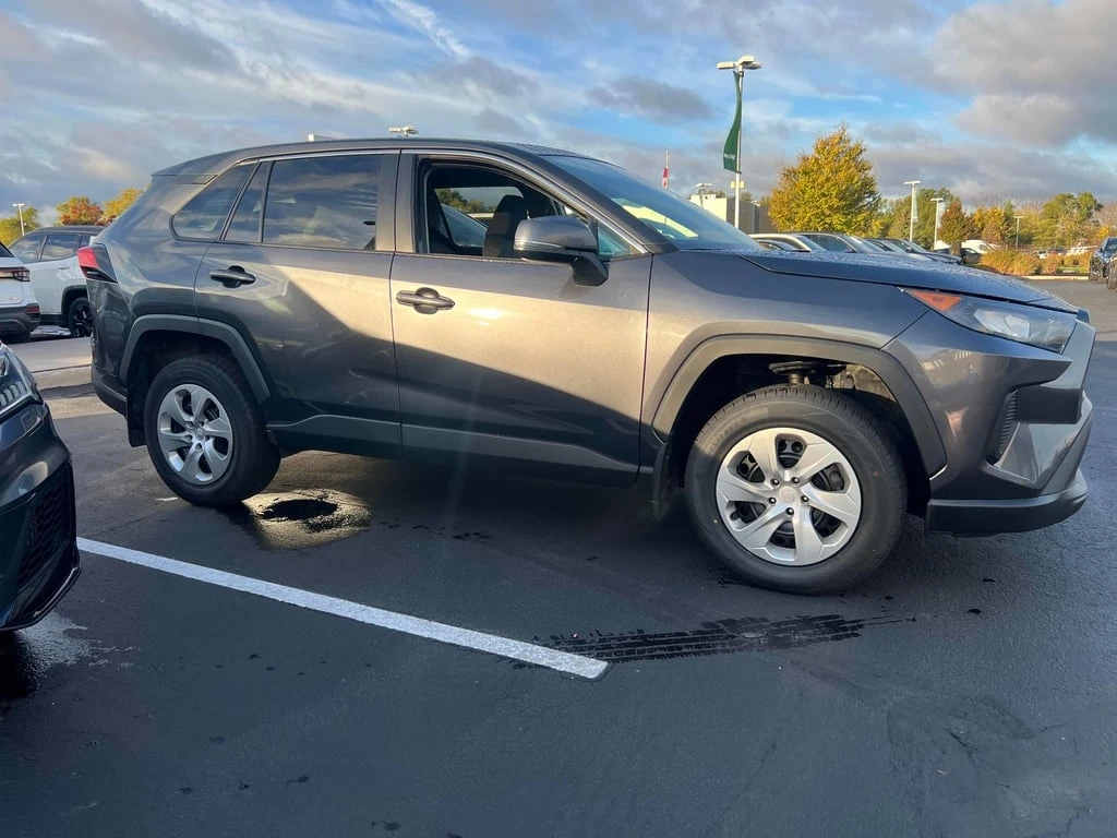 Toyota Rav4 2023 LE * CARFAX * БЕЗ ПЪРВОНАЧАЛНА ВНОСКА - изображение 4