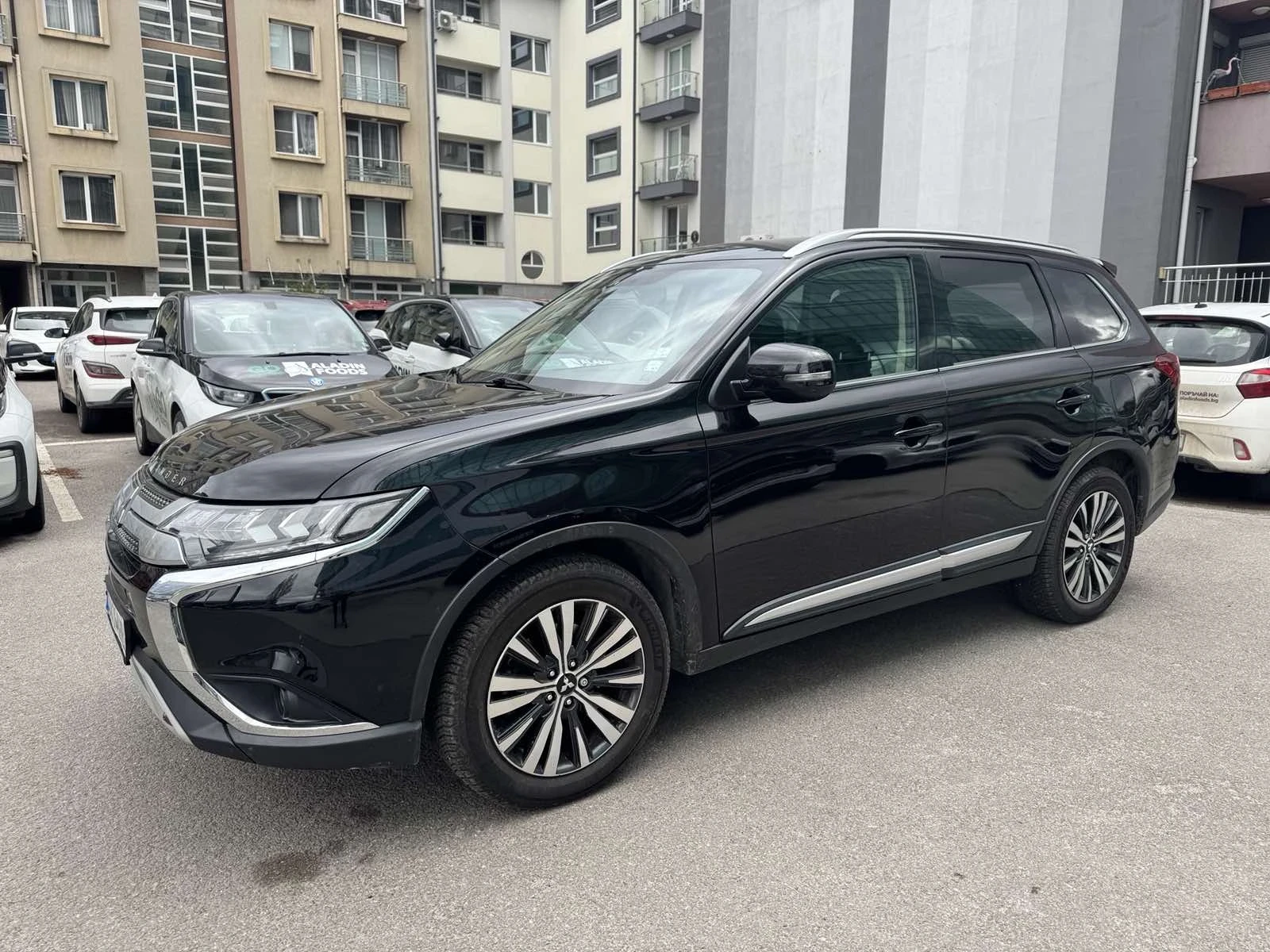 Mitsubishi Outlander Intense+ , снимка 3 - Автомобили и джипове - 54081363