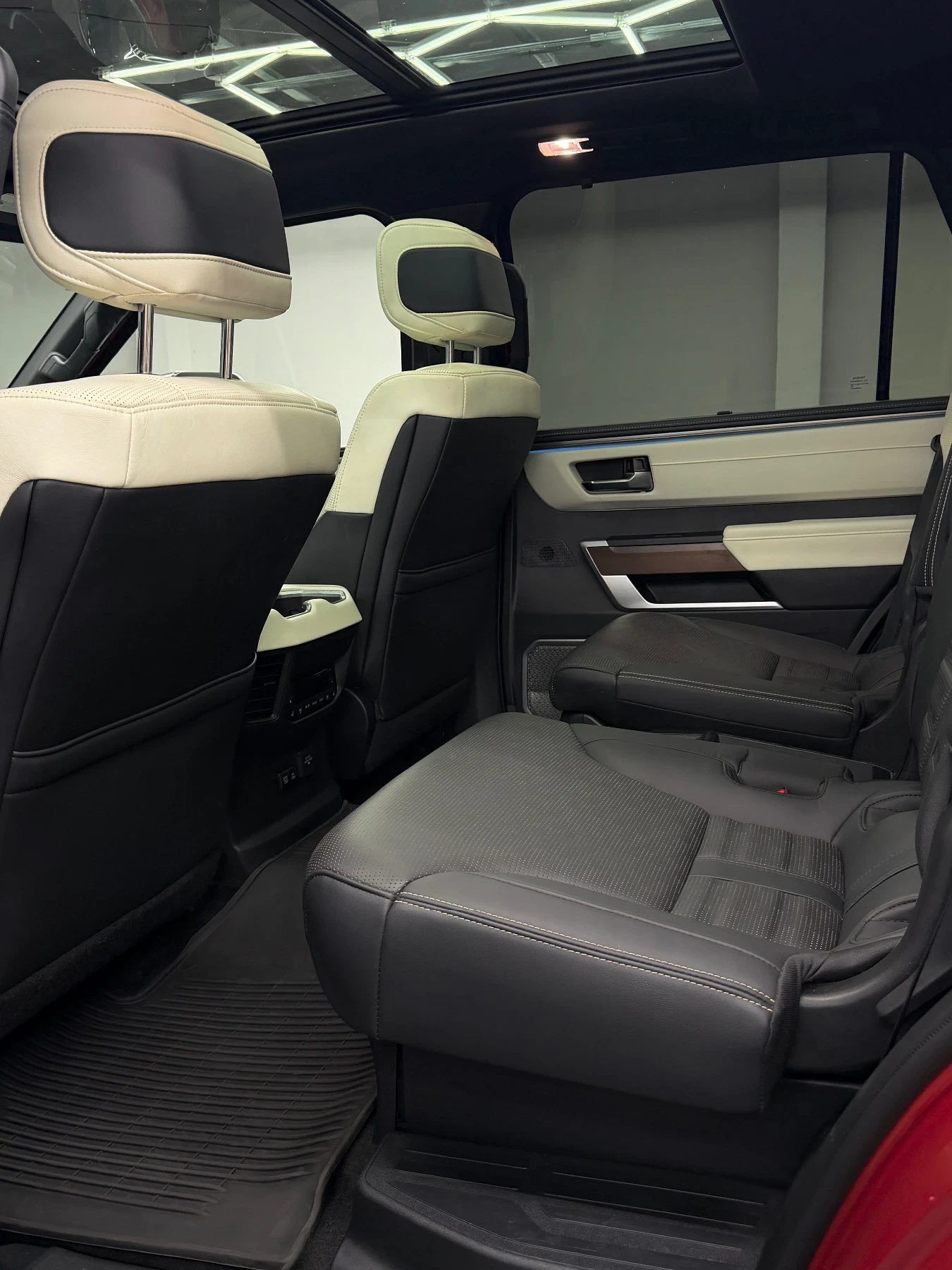 Toyota Sequoia Capstone, снимка 9 - Автомобили и джипове - 55837621