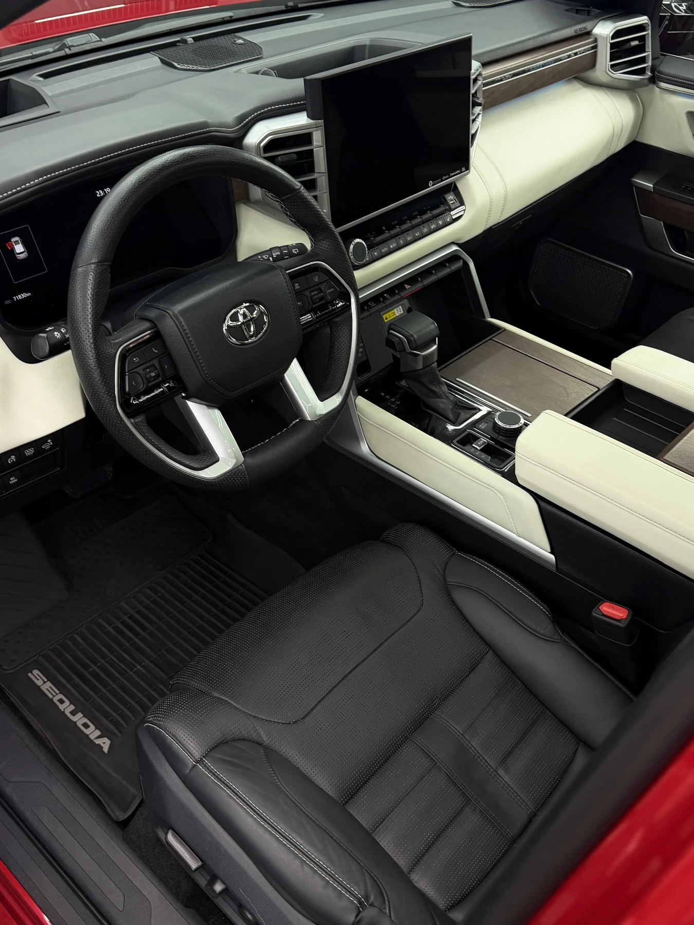 Toyota Sequoia Capstone, снимка 8 - Автомобили и джипове - 55837621
