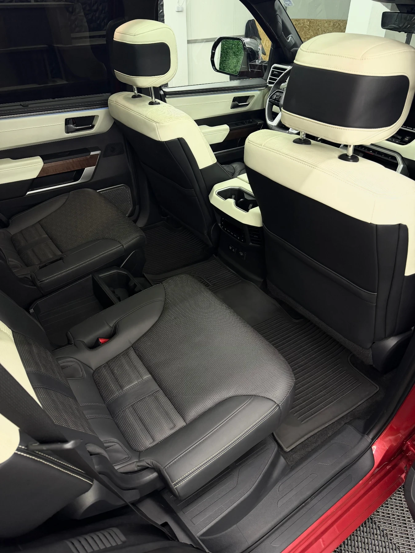 Toyota Sequoia Capstone, снимка 4 - Автомобили и джипове - 55837621
