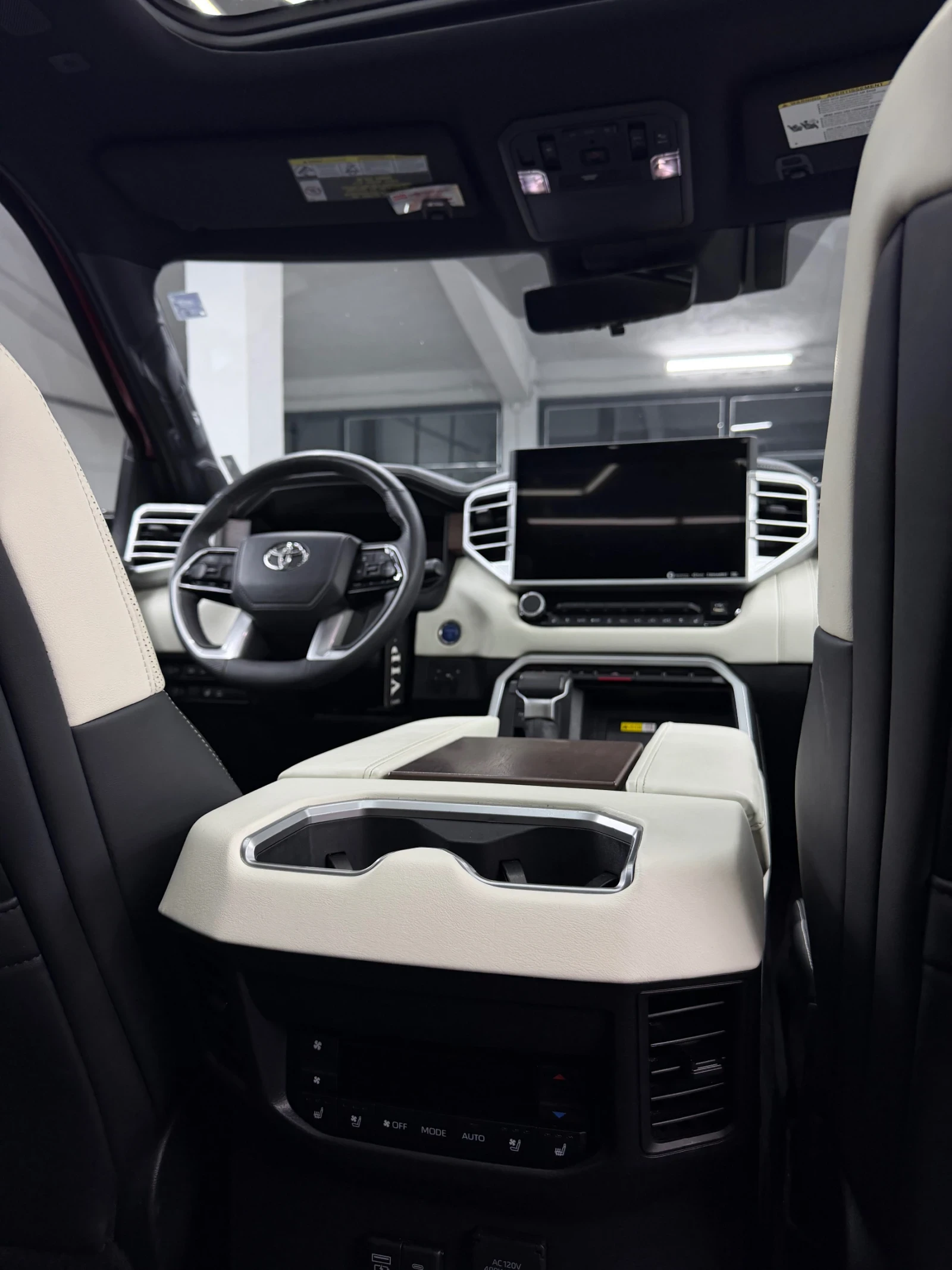 Toyota Sequoia Capstone, снимка 12 - Автомобили и джипове - 55837621