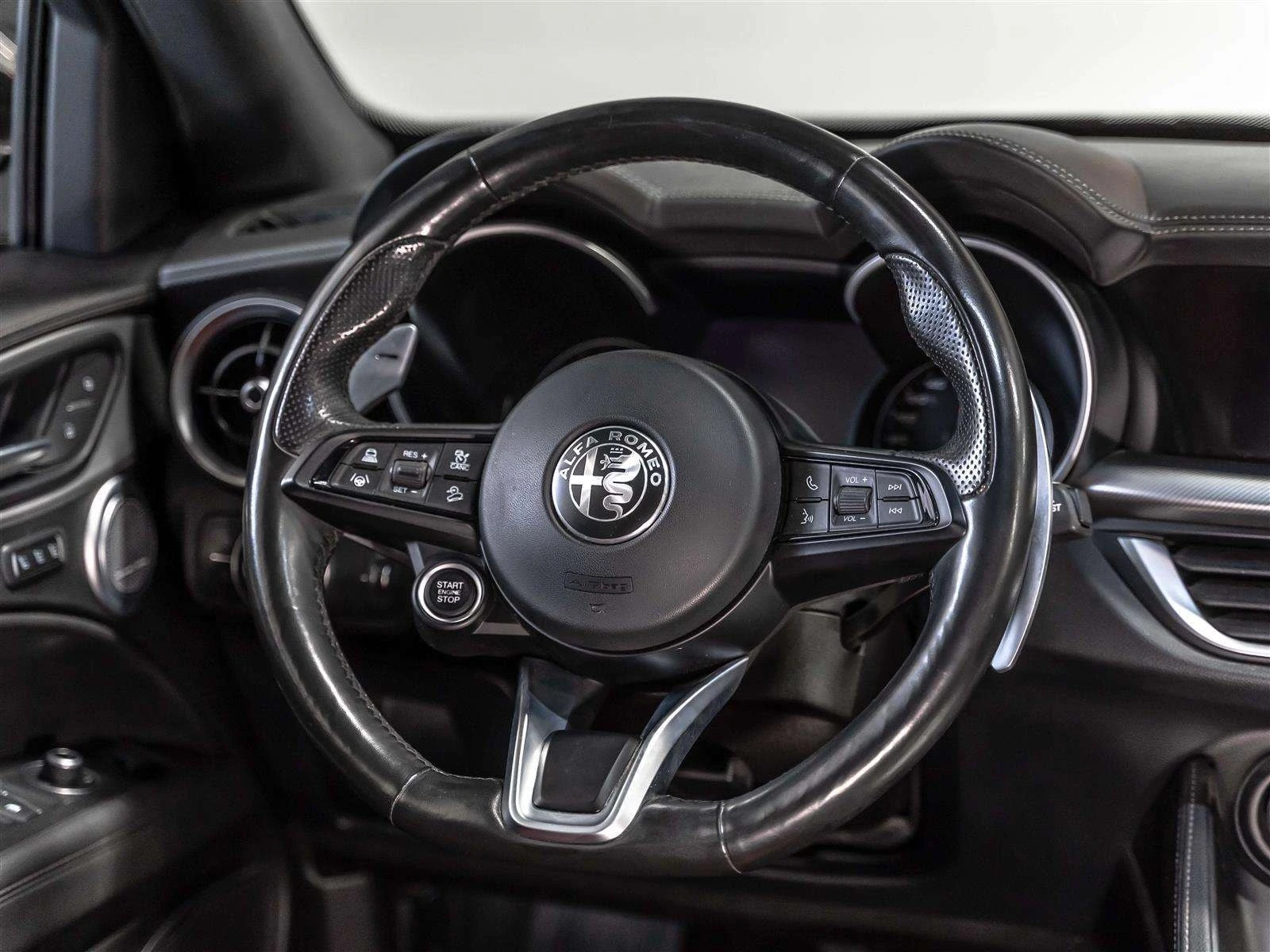 Alfa Romeo Stelvio * Veloce| Accident Free| One Owner| Adaptive Cruis, снимка 7 - Автомобили и джипове - 56102981