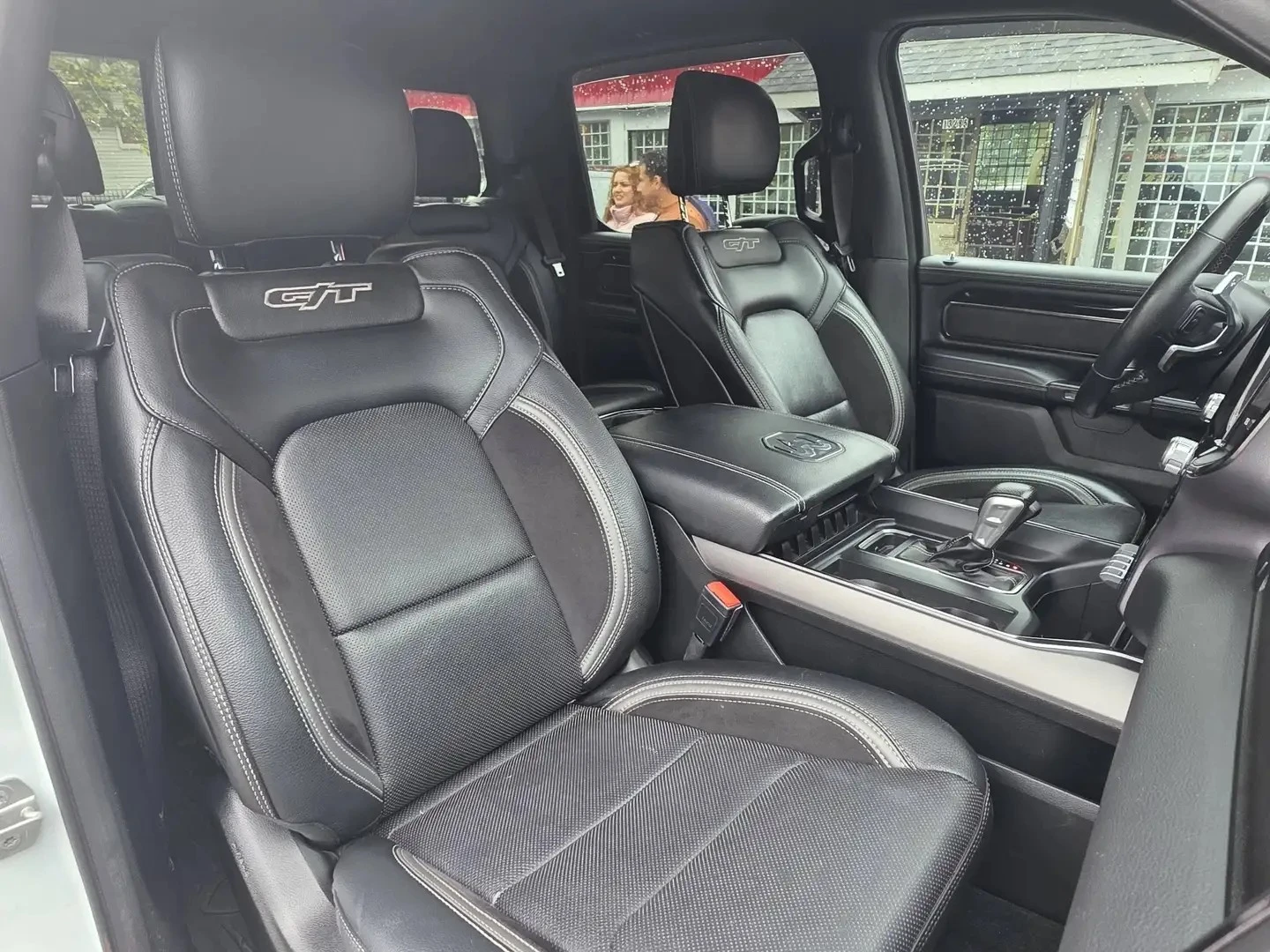 Dodge RAM 1500 REBEL* 2022* 5.7 HEMI V8* CREW CAB* КРАЙНА ЦЕНА* 4, снимка 13 - Автомобили и джипове - 56239346